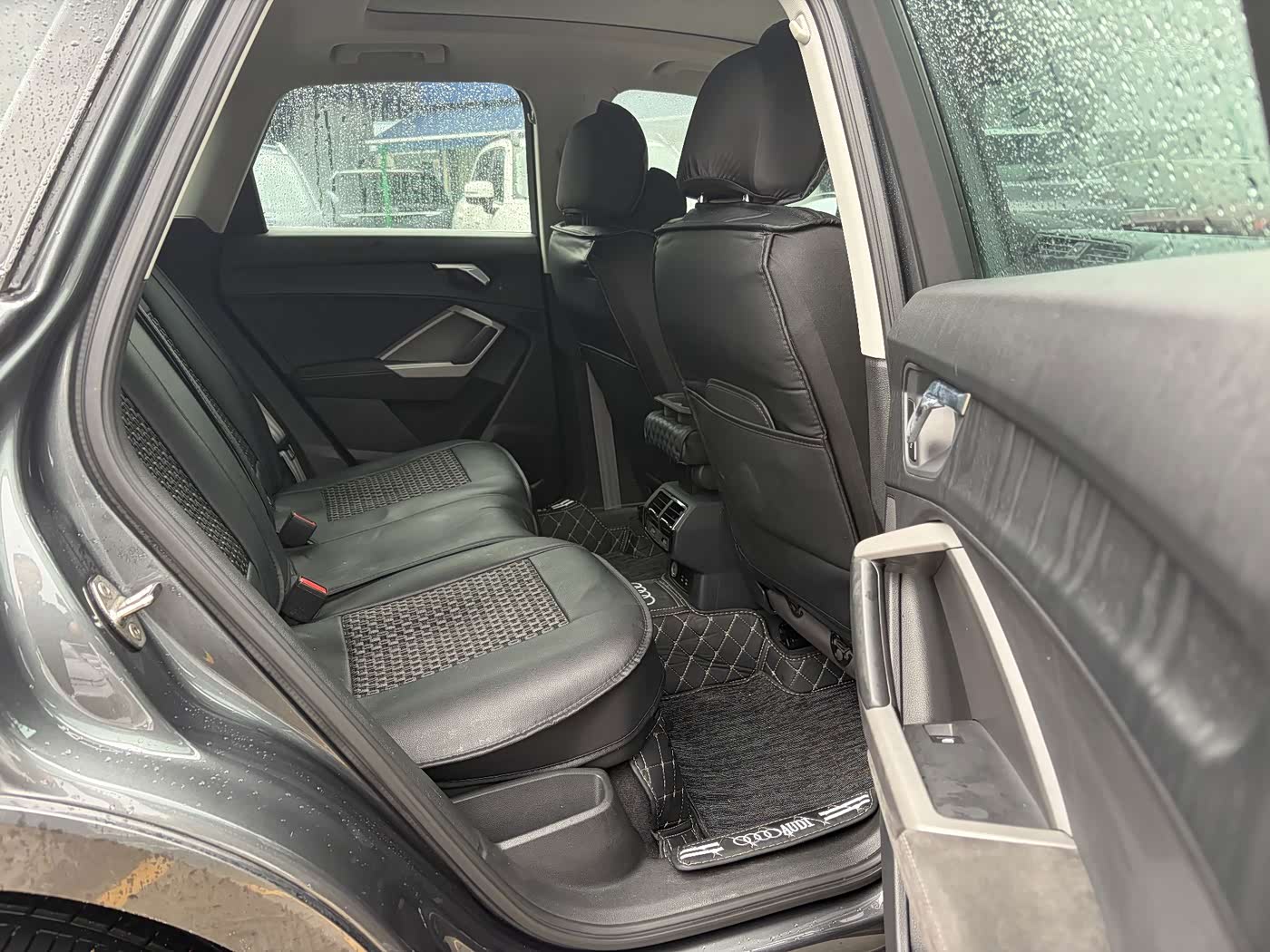 Audi Q3 1.4 л 2021 г. Серебристо-серый, пробег 39300 км