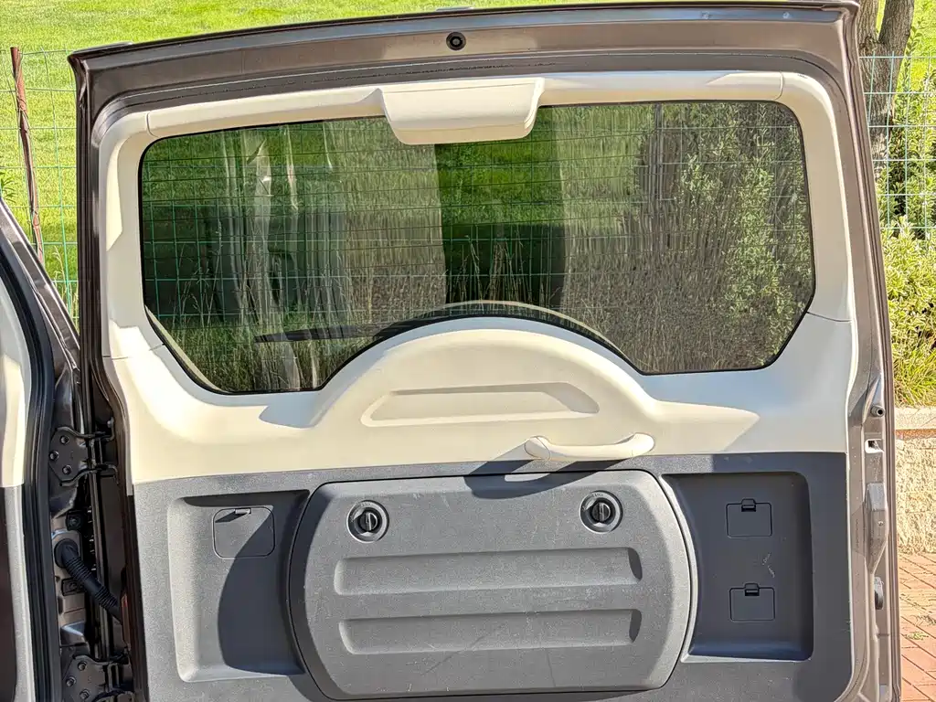 Mitsubishi Pajero (Import) — миниатюра 15