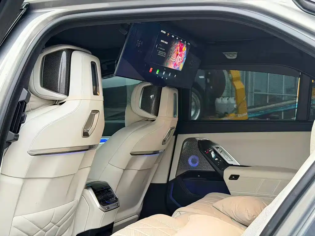 BMW i7 — миниатюра 17