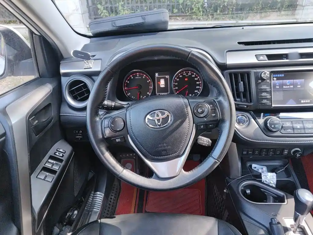 Toyota RAV4 — миниатюра 12