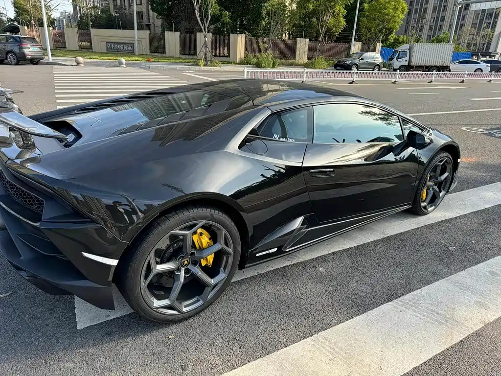 LAMBORGHINI HURACÁN