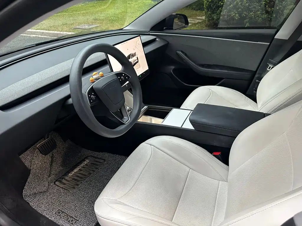 Tesla Model 3 — миниатюра 10