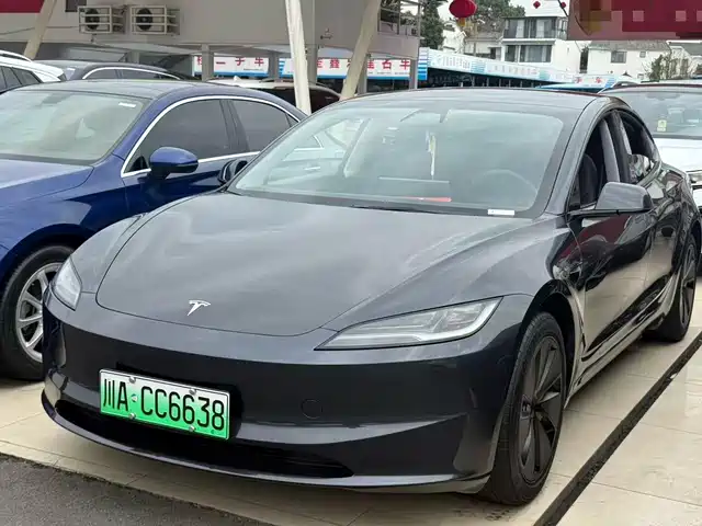 TESLA MODEL 3 2025
