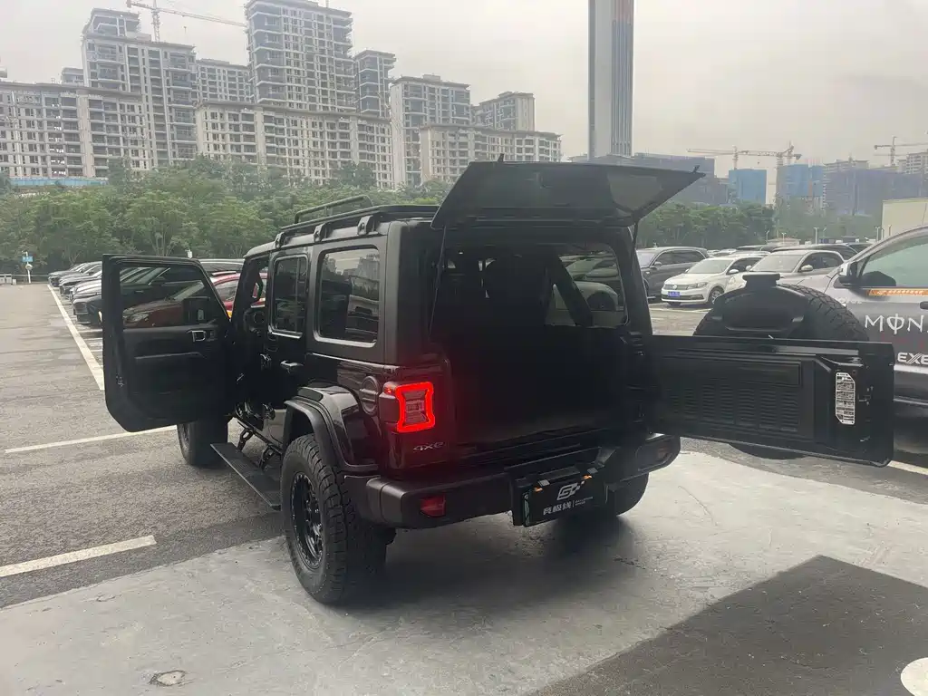 Jeep Wrangler PHEV — миниатюра 17