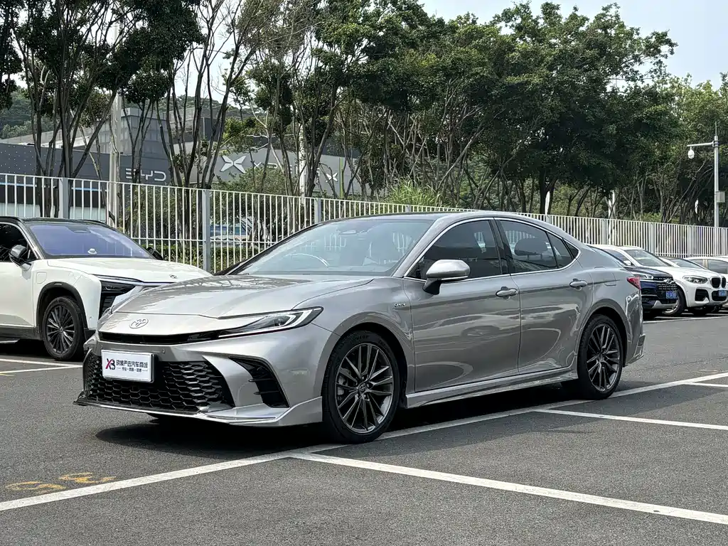 Toyota Camry — миниатюра 5