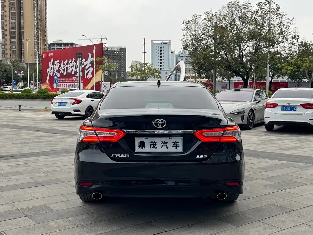 TOYOTA CAMRY