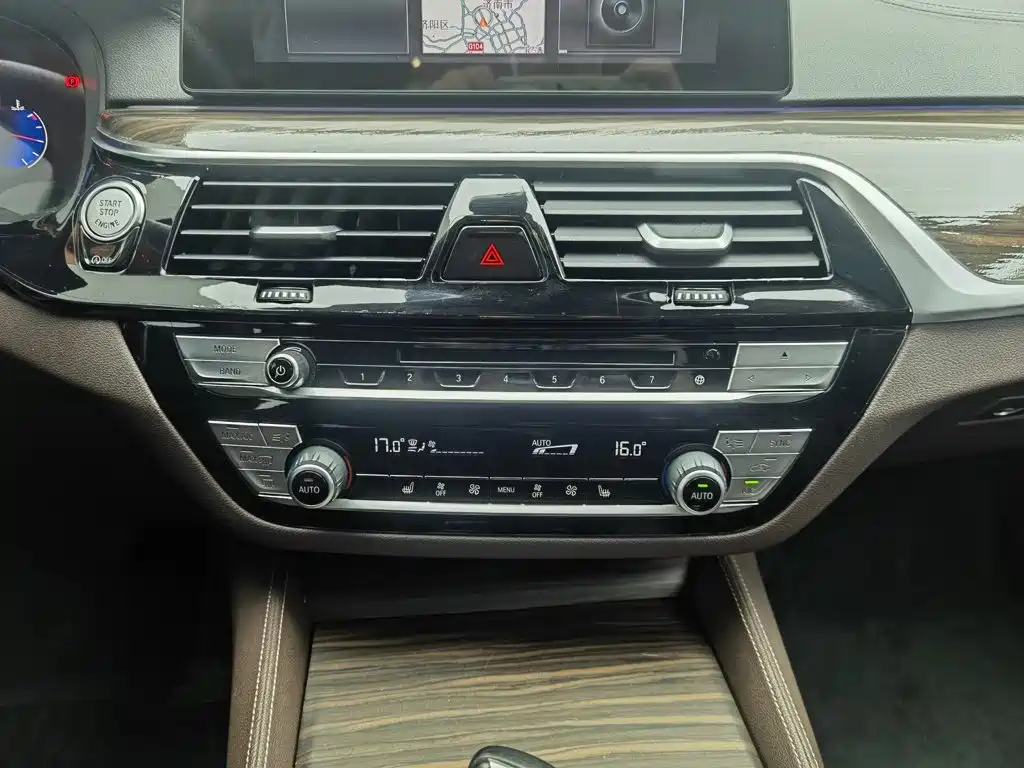 BMW 5 Series — миниатюра 12
