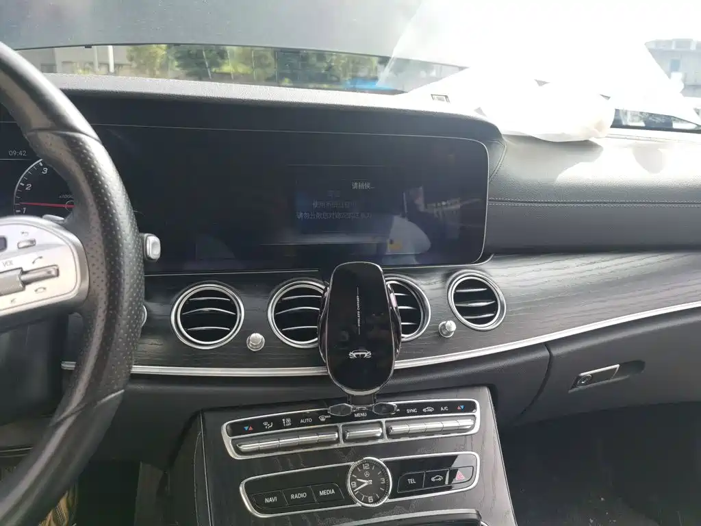 Mercedes-Benz E-Class — миниатюра 9