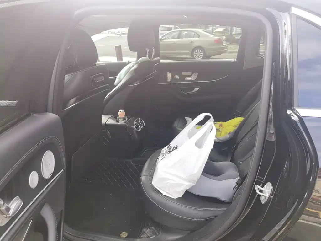 Mercedes-Benz E-Class — миниатюра 13
