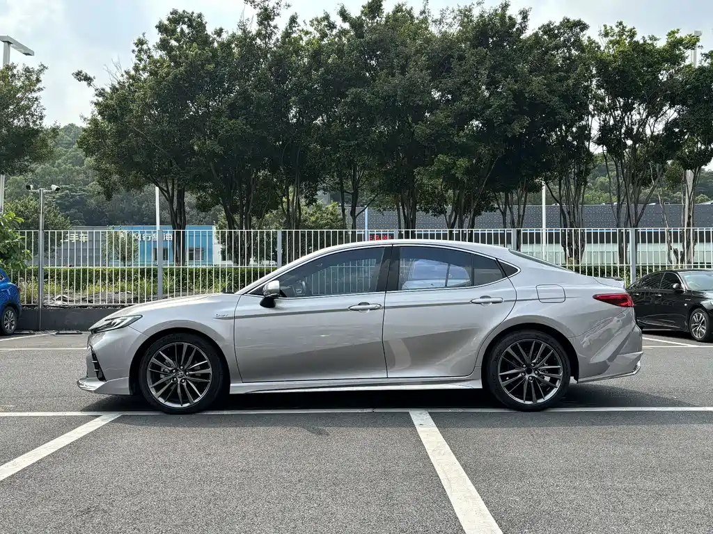 Toyota Camry — миниатюра 6