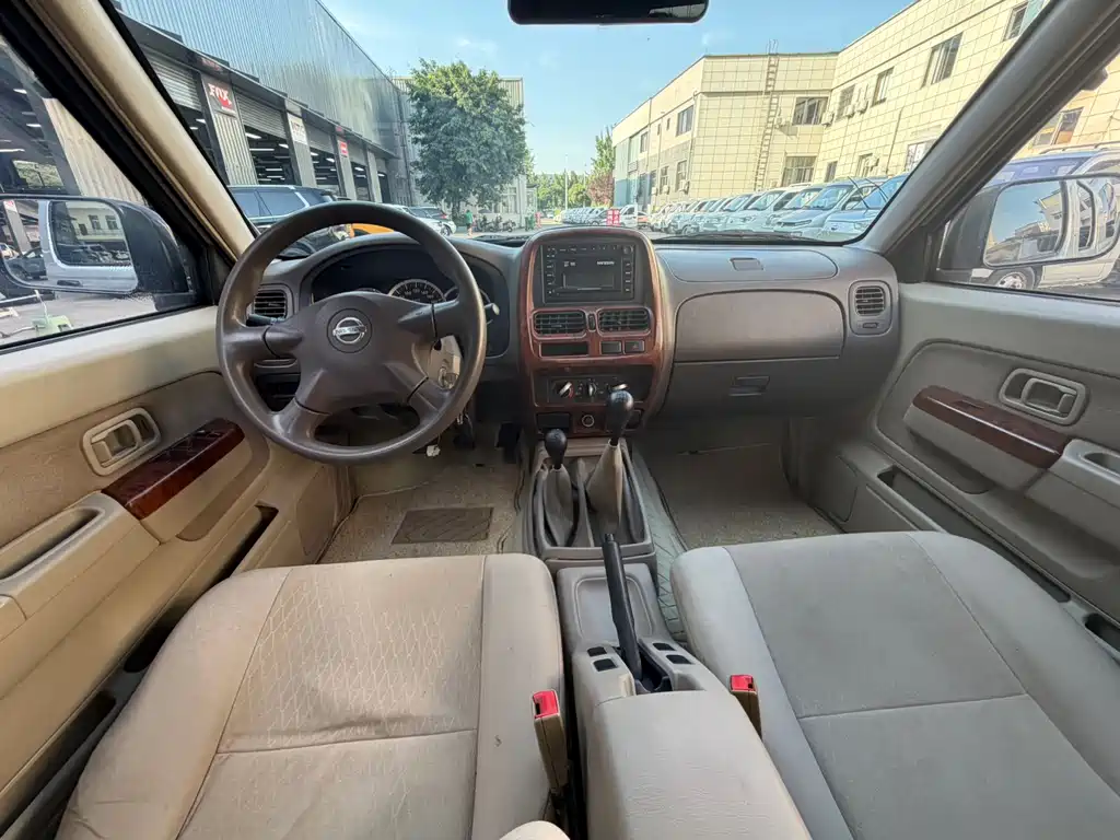 Nissan ZN 2013 2.4L 5 мест