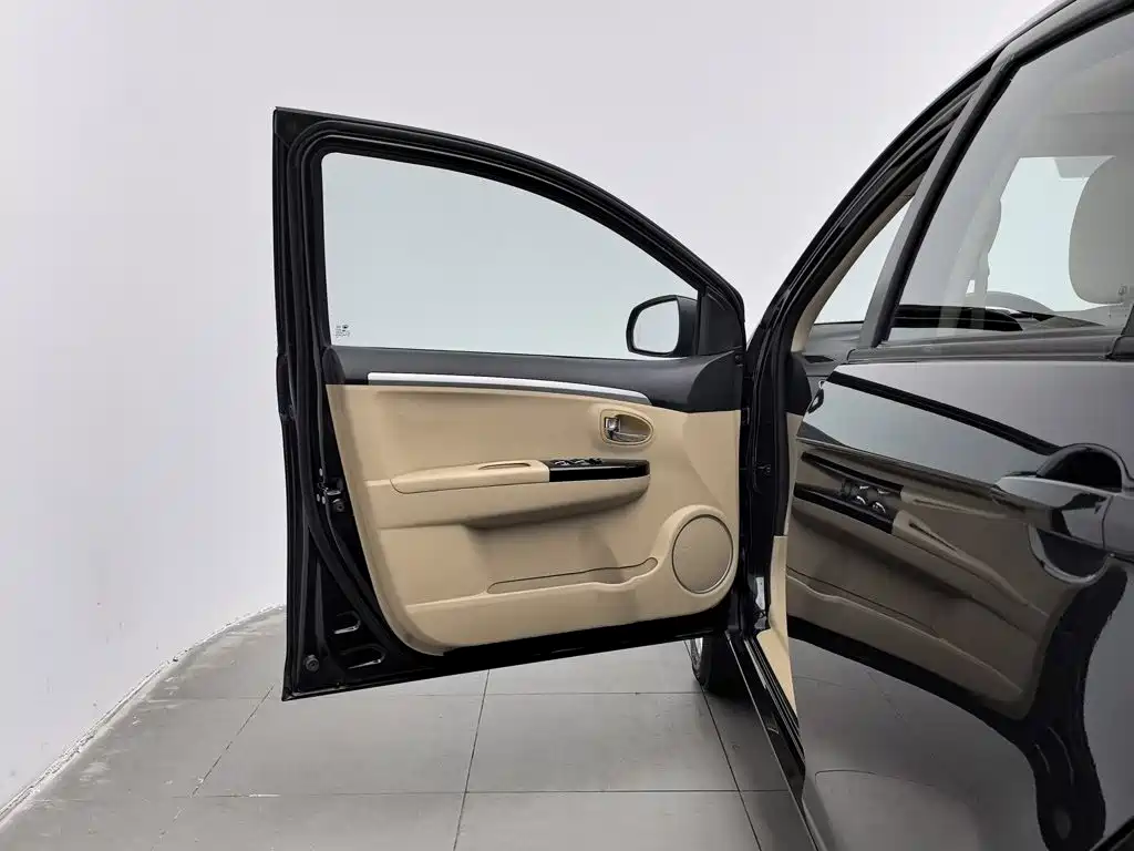 Great Wall Great Wall C30 — миниатюра 8
