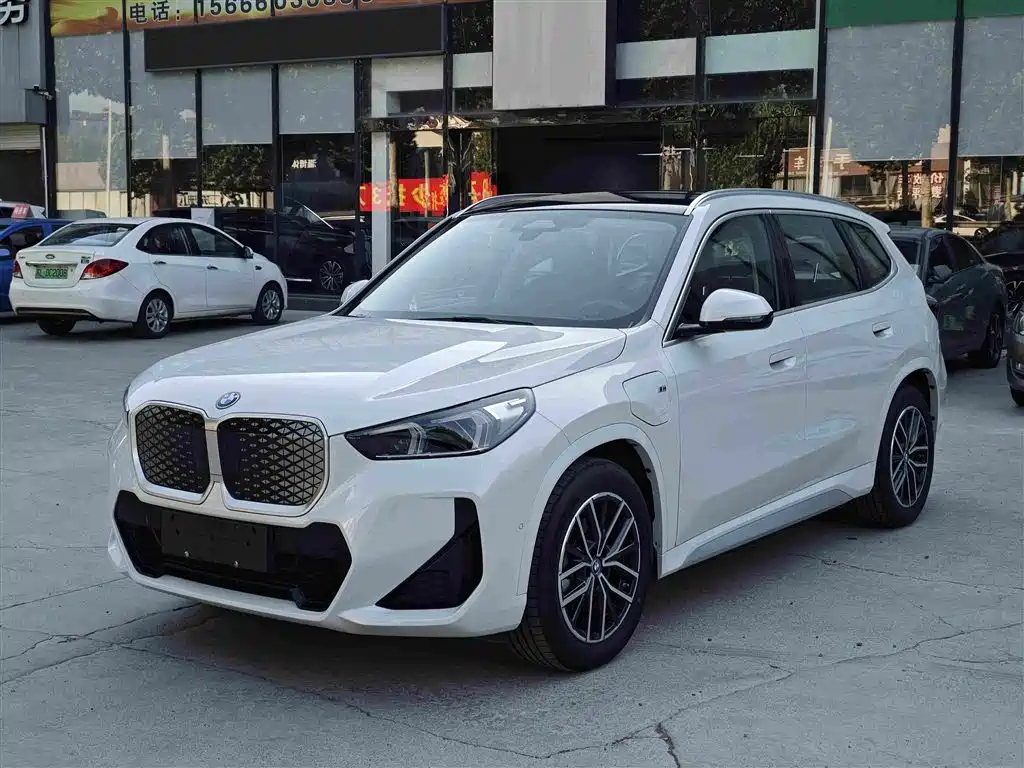 BMW iX1