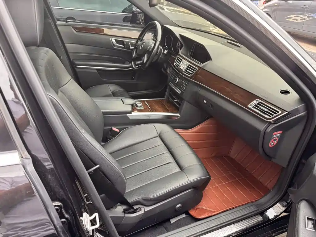Mercedes-Benz E-Class — миниатюра 8