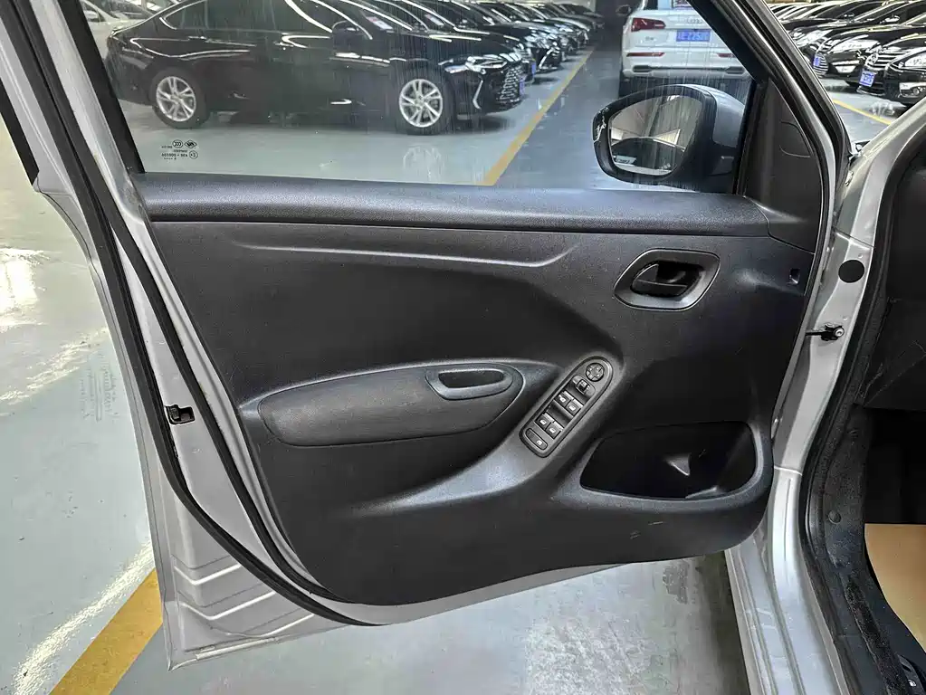 Peugeot 301 1.6L Manual Comfort Edition, фото 9