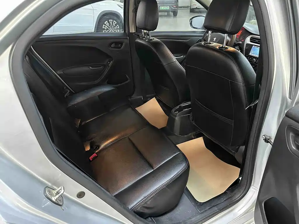 Peugeot 301 1.6L Manual Comfort Edition, фото 12