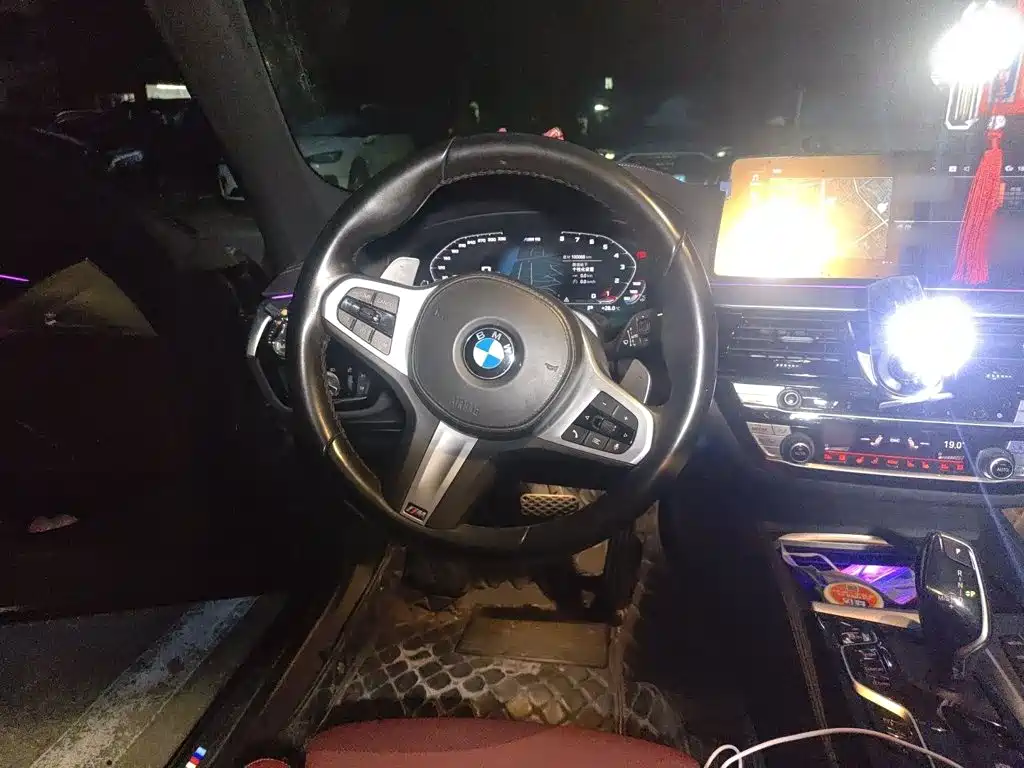BMW 5 Series — миниатюра 7