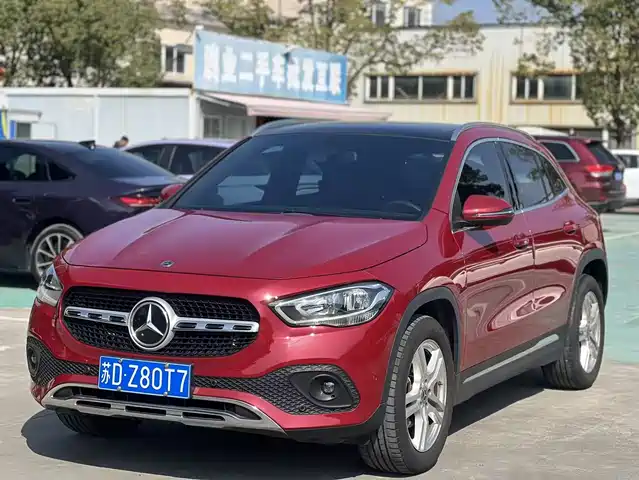 MERCEDES-BENZ GLA