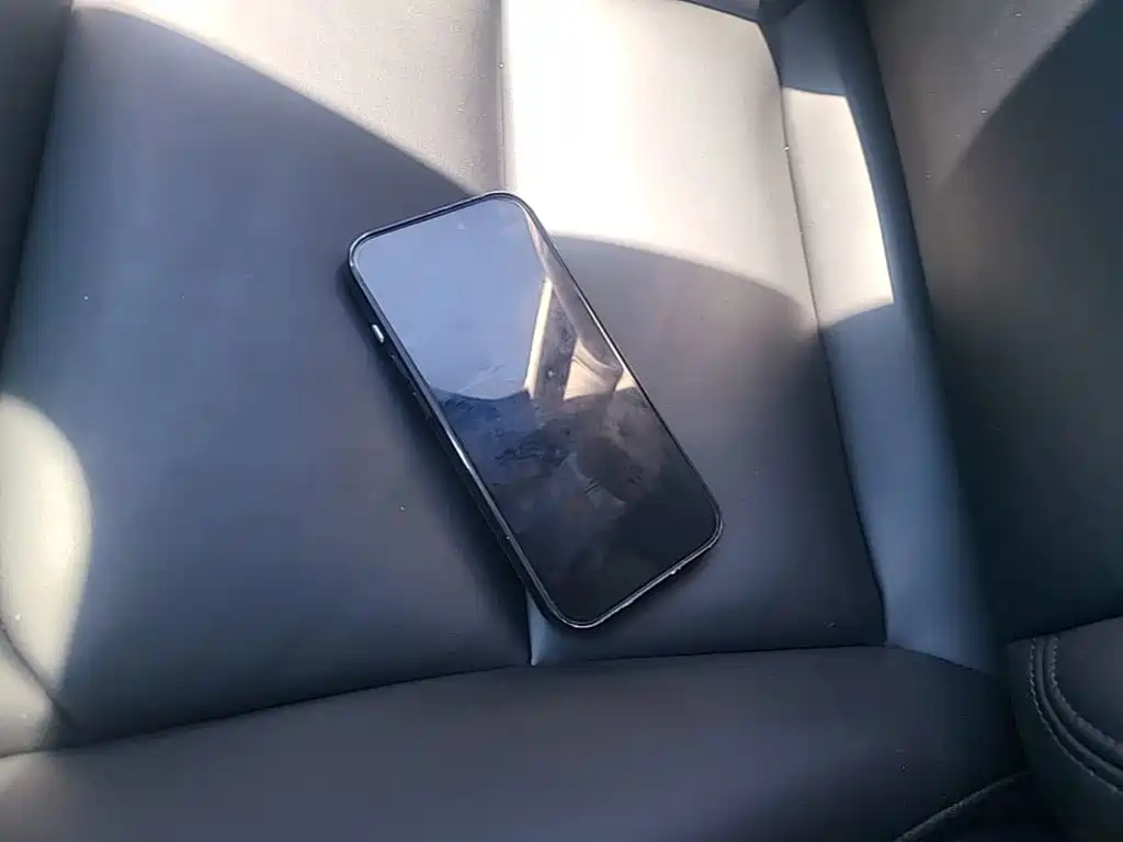 Tesla Model Y — миниатюра 9