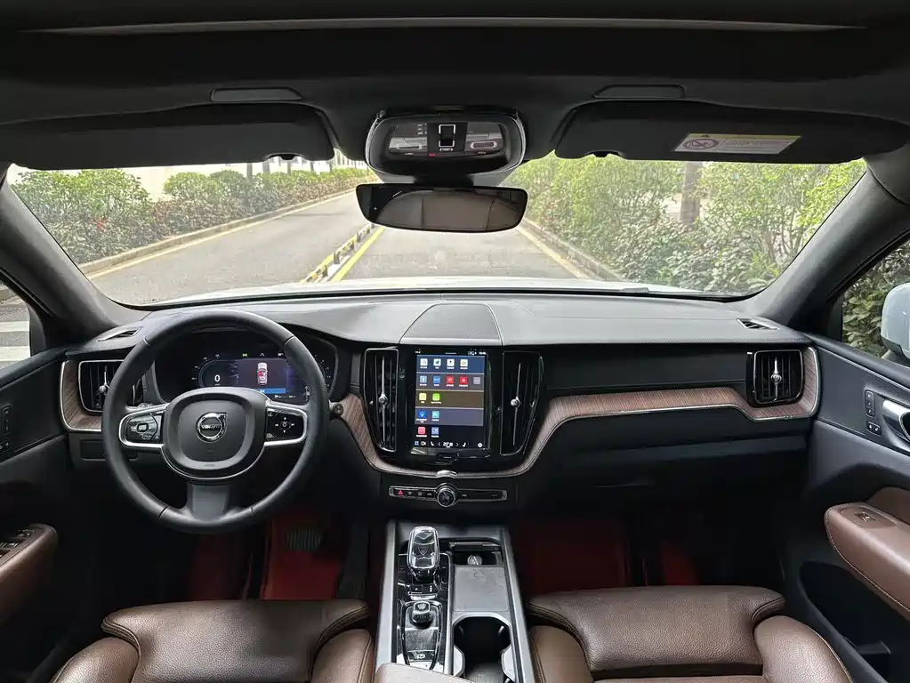 Volvo XC60 - фото 6