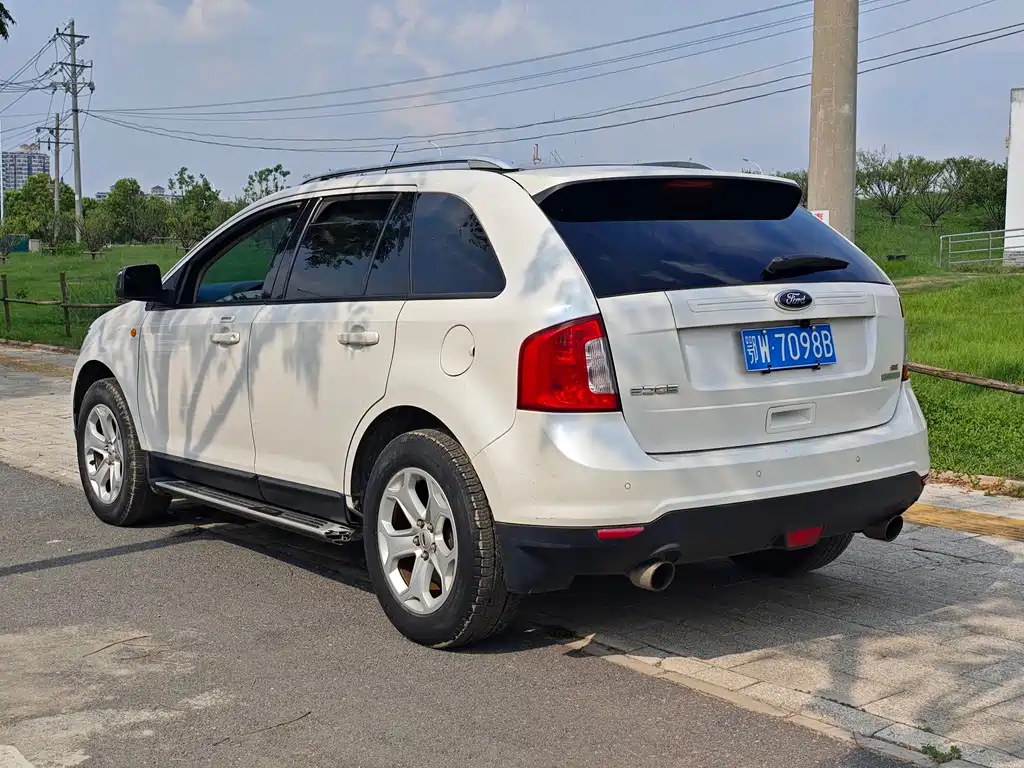 Ford Edge (Import) — миниатюра 9
