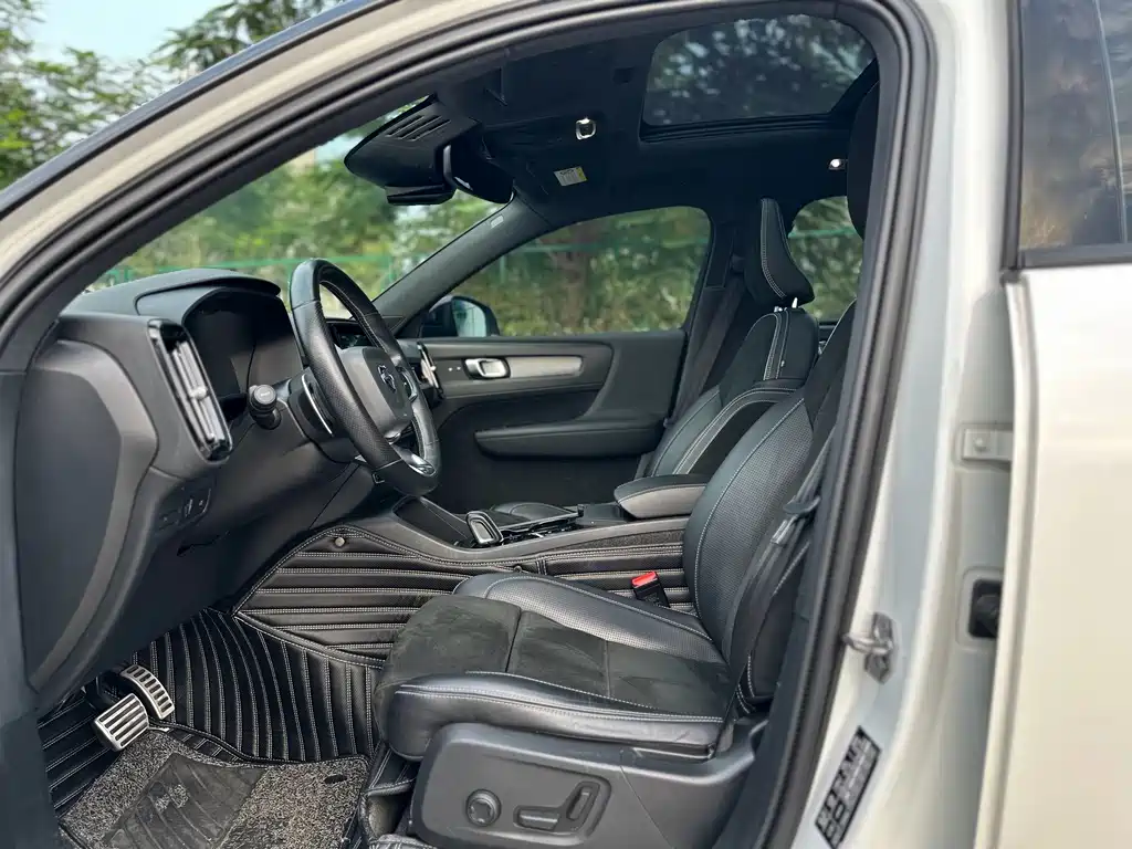 Volvo XC40 — миниатюра 5
