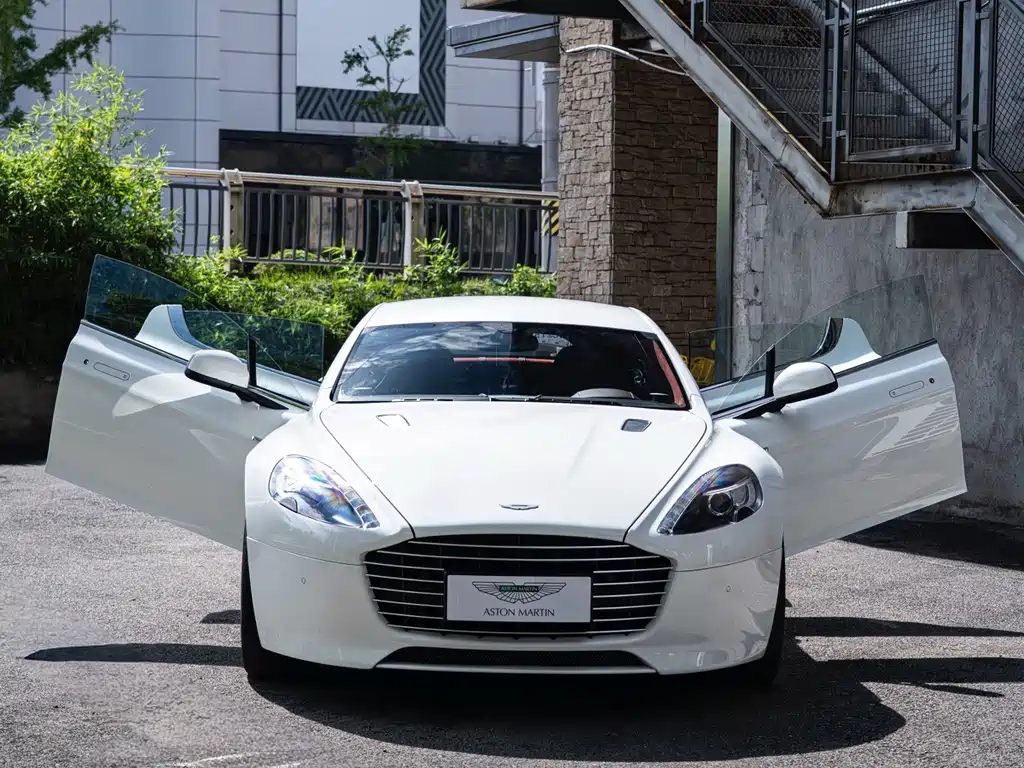 Aston Martin Rapide — миниатюра 15