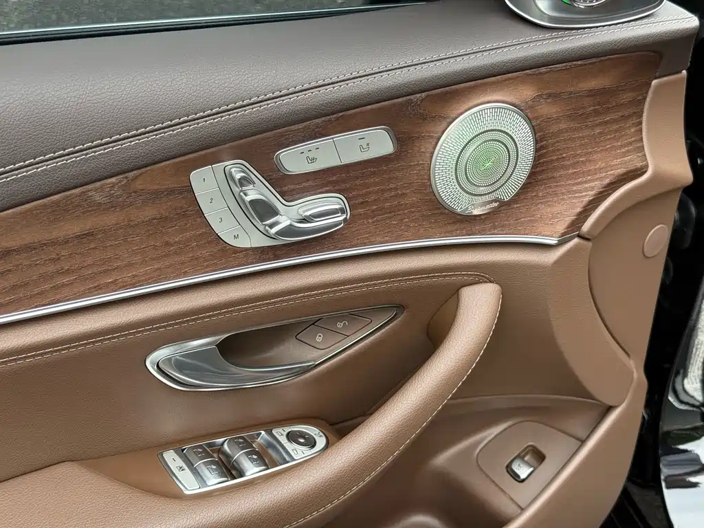 Mercedes-Benz E-Class — миниатюра 10
