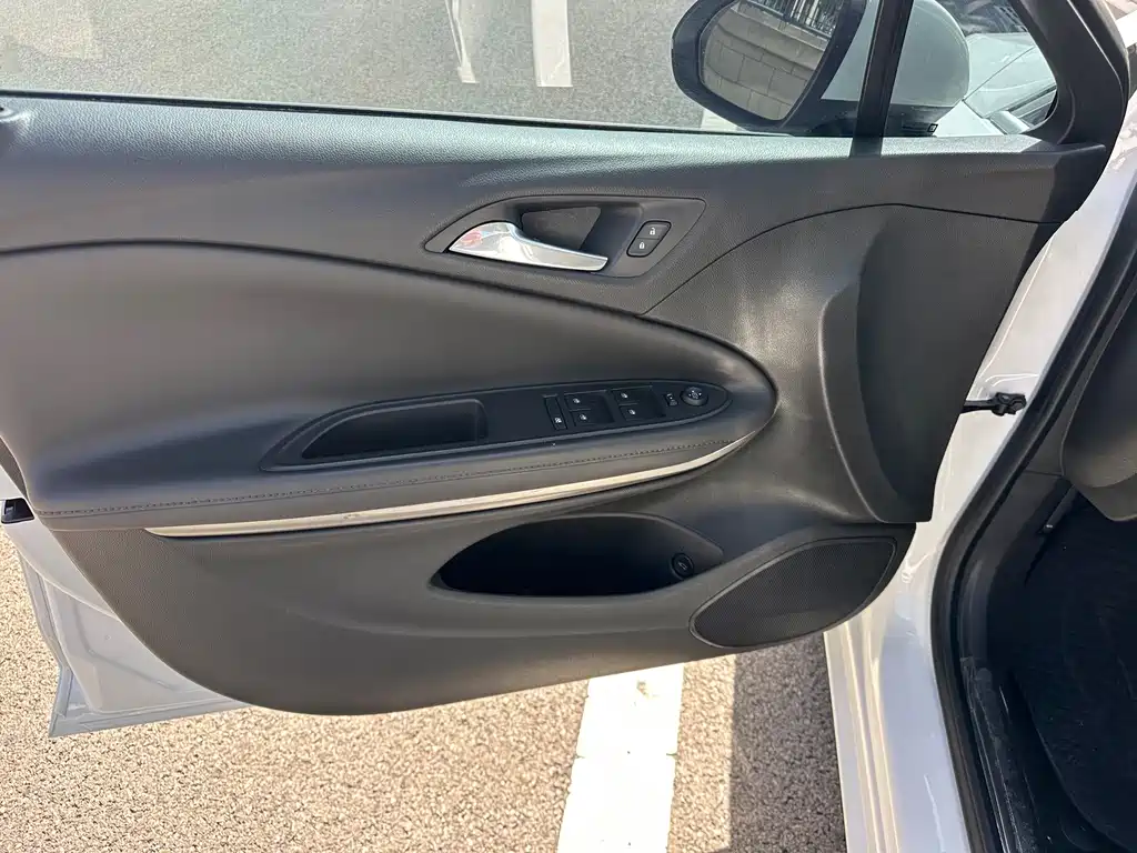 Buick Verano — миниатюра 7