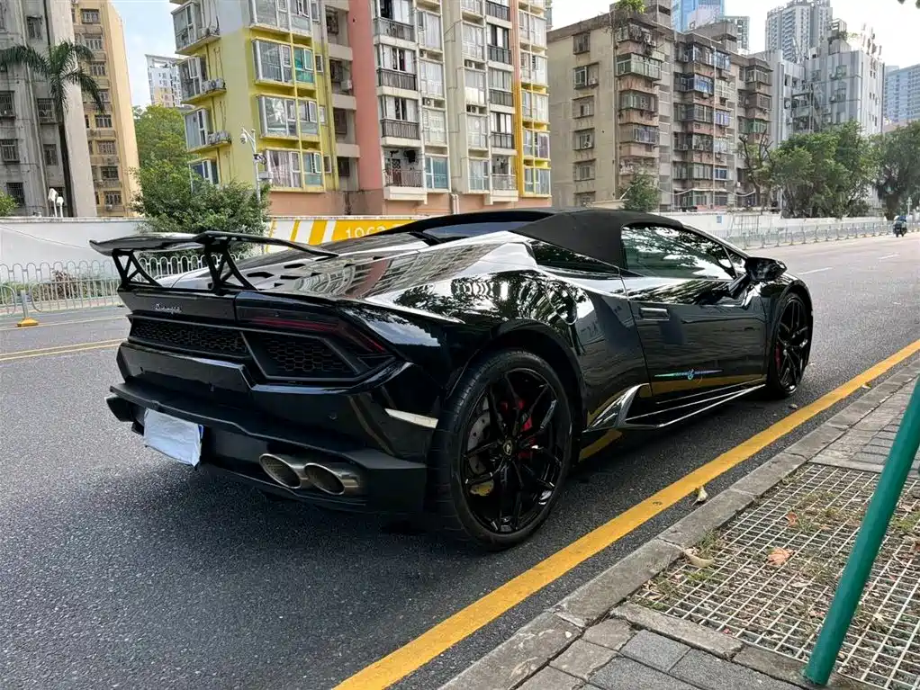 LAMBORGHINI HURACÁN