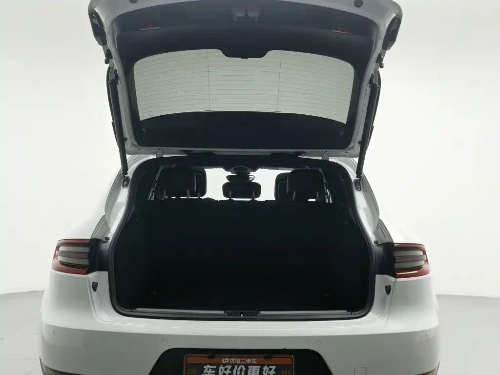 Porsche Macan — миниатюра 16