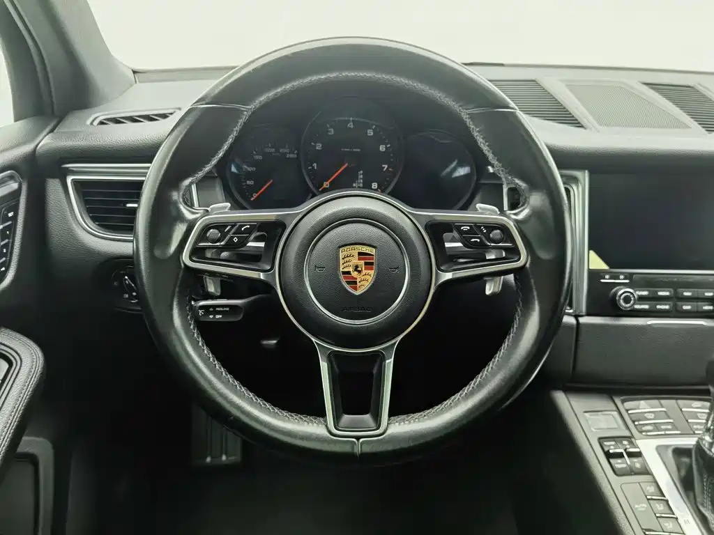 Porsche Macan — миниатюра 11