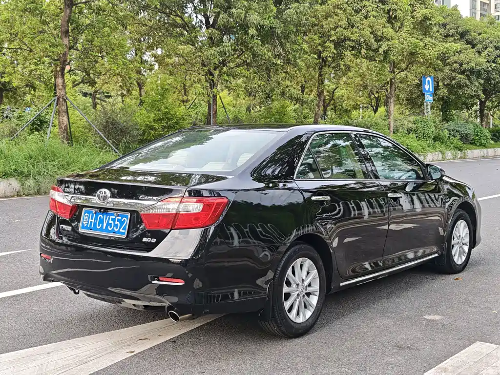 Toyota Camry — миниатюра 6