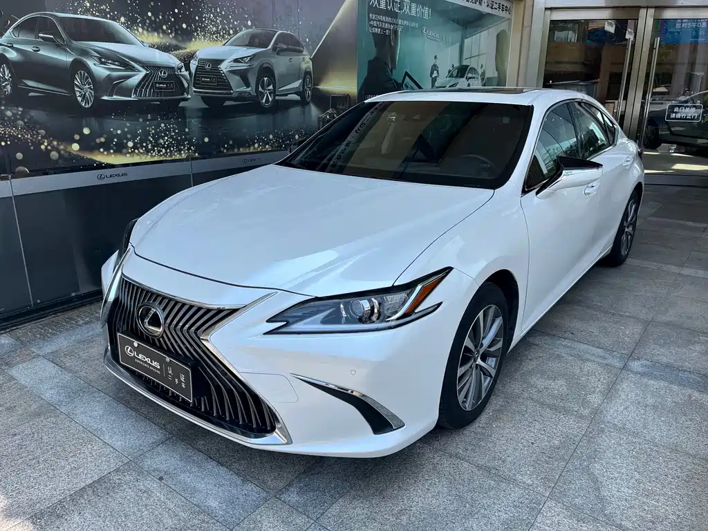 Lexus ES 2019