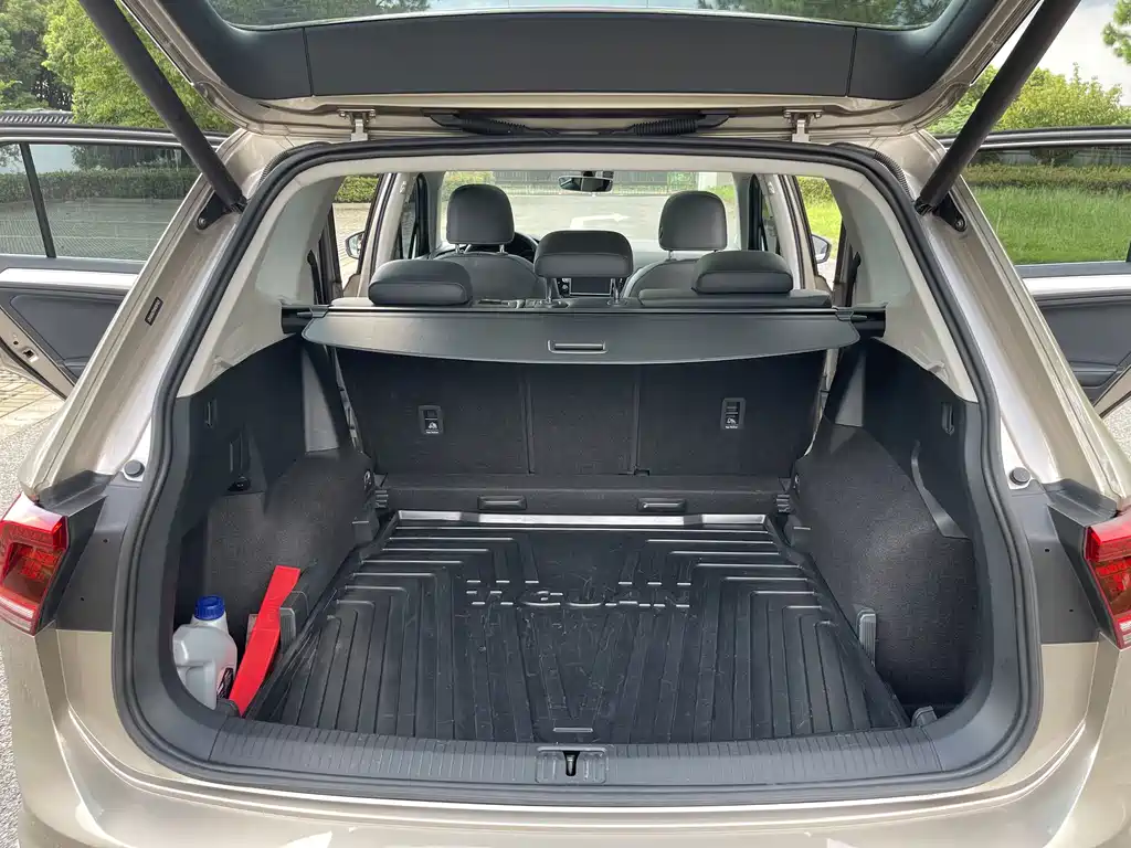 Volkswagen Tiguan L — миниатюра 17