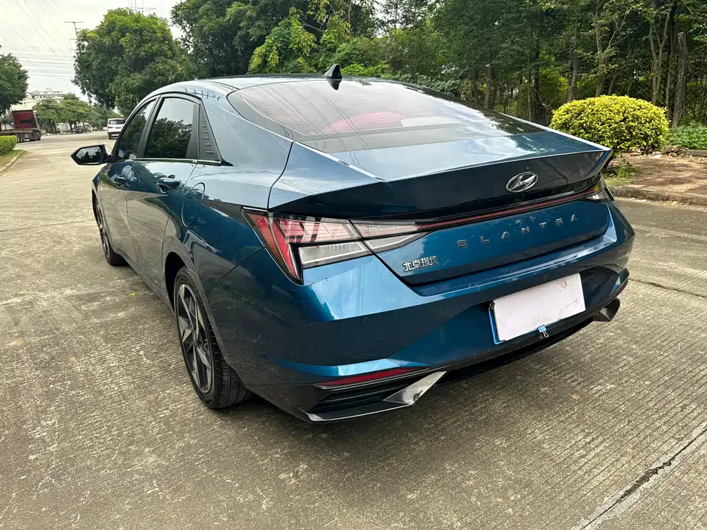 HYUNDAI ELANTRA