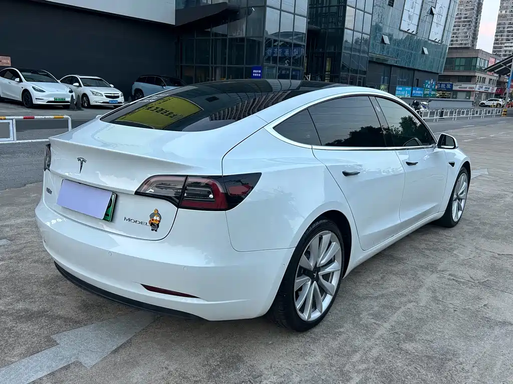 Tesla Model 3 — миниатюра 12
