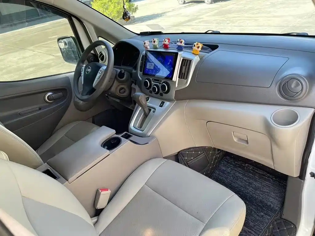 Nissan NV200 — миниатюра 8