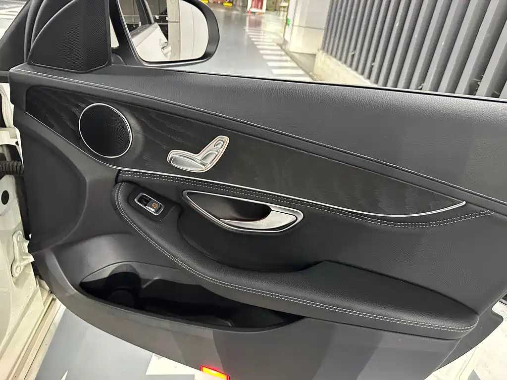 Mercedes-Benz C-Class — миниатюра 13