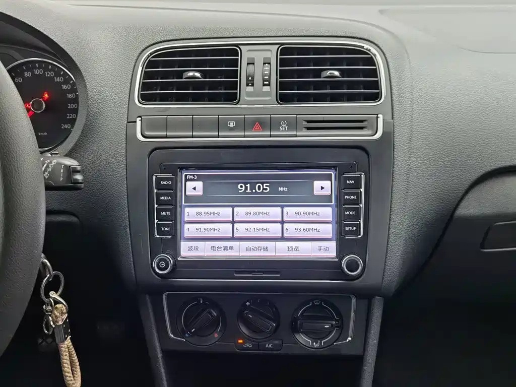 Volkswagen Polo — миниатюра 12