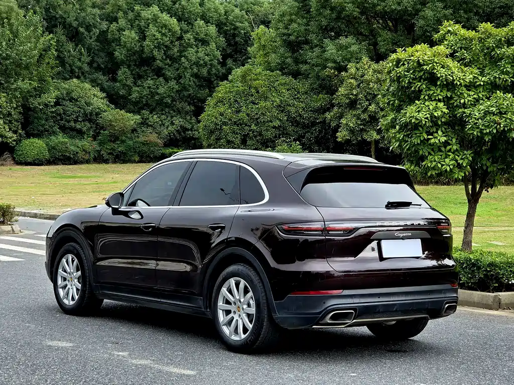 Porsche Cayenne — миниатюра 10