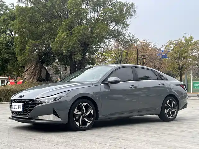 HYUNDAI ELANTRA