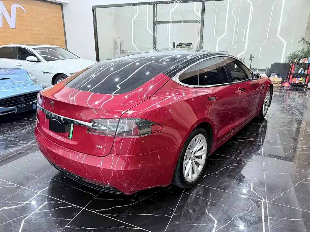 Tesla Model S — миниатюра 4