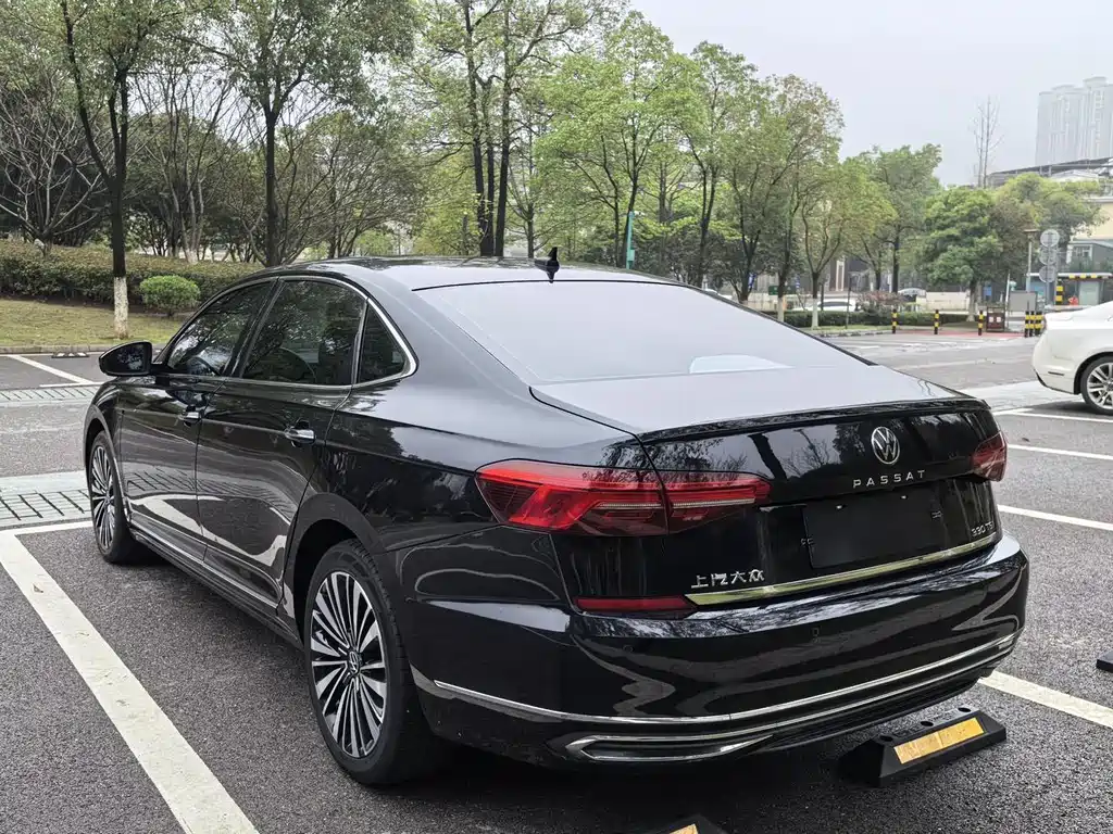 Volkswagen Passat 2021 330TSI Luxury