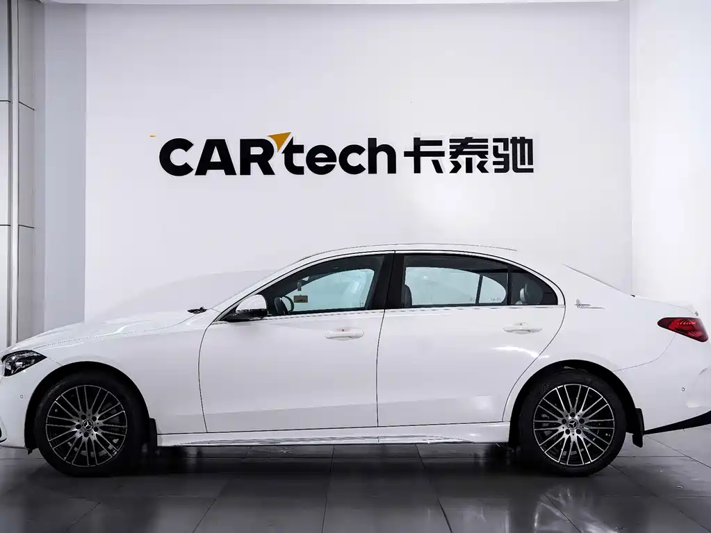 Mercedes-Benz C-Class — миниатюра 2