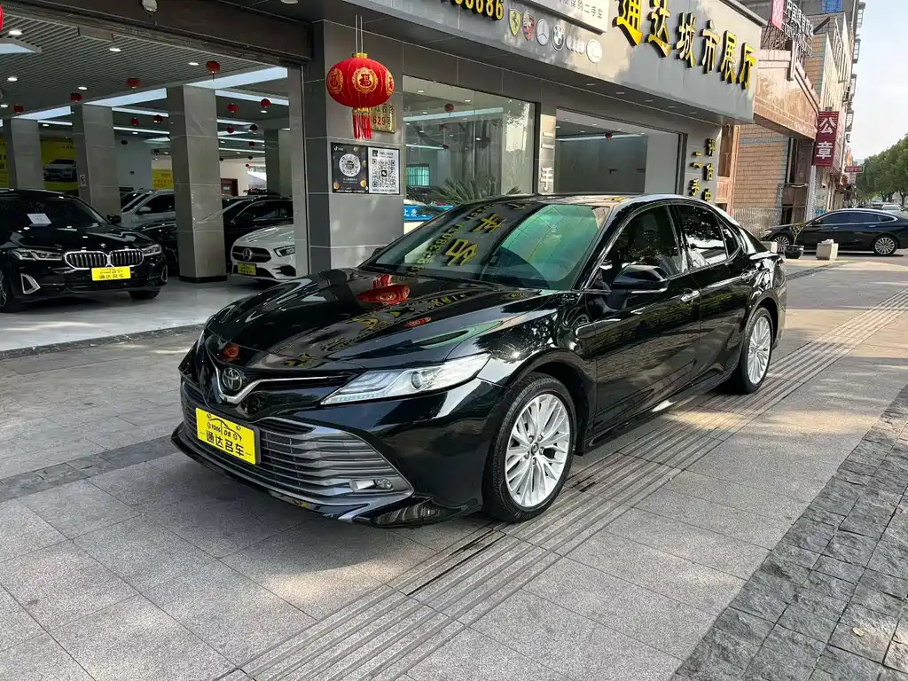 TOYOTA CAMRY
