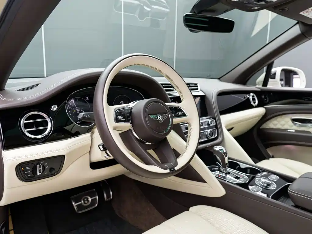 Bentley Bentayga PHEV — миниатюра 10