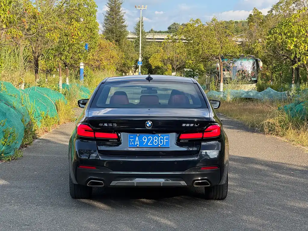 BMW 5 Series — миниатюра 6