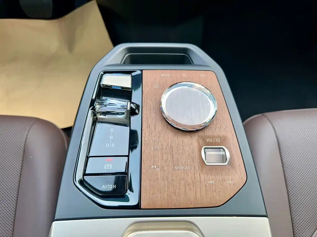 BMW iX — миниатюра 17