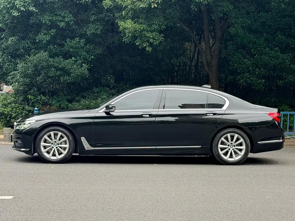BMW 7 Series 7 2016 730Li Lead